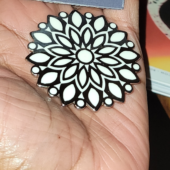 Vintage Unique Rare Trifari Brooch & Earrings - Picture 3 of 7